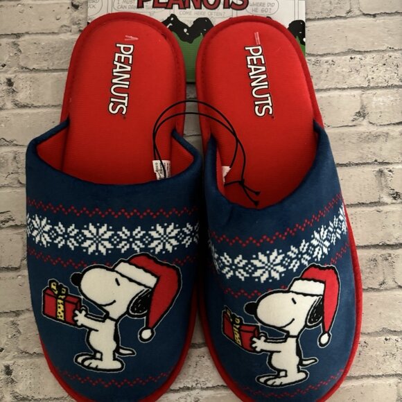 Peanuts Snoopy Ladies Slippers Size L 9-10 NWT - Picture 1 of 3